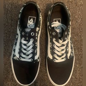 8.5 women’s vans. NEW! Price is FIRM